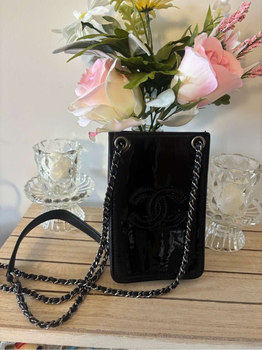 CHANEL Authentic vintage Black Patent Leather Chain Crossbody Phone Pouch